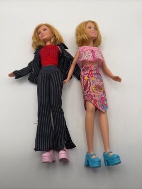 Pair of Mary Kate and Ashley Dolls, 1987